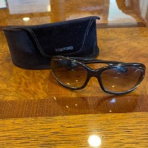 Tom Ford Jennifer Sunglasses with case